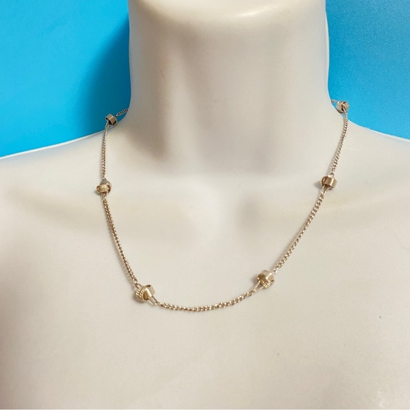 AVON Silver Tone Knot Chain Vintage Necklace - Picture 8 of 9